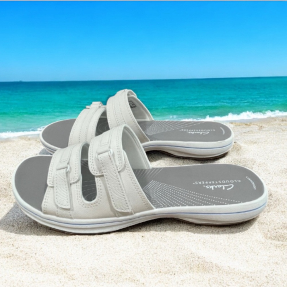 Clarks White Sandals Cloud Steppers Breeze Slip On Summer Comfort Slides Size 9